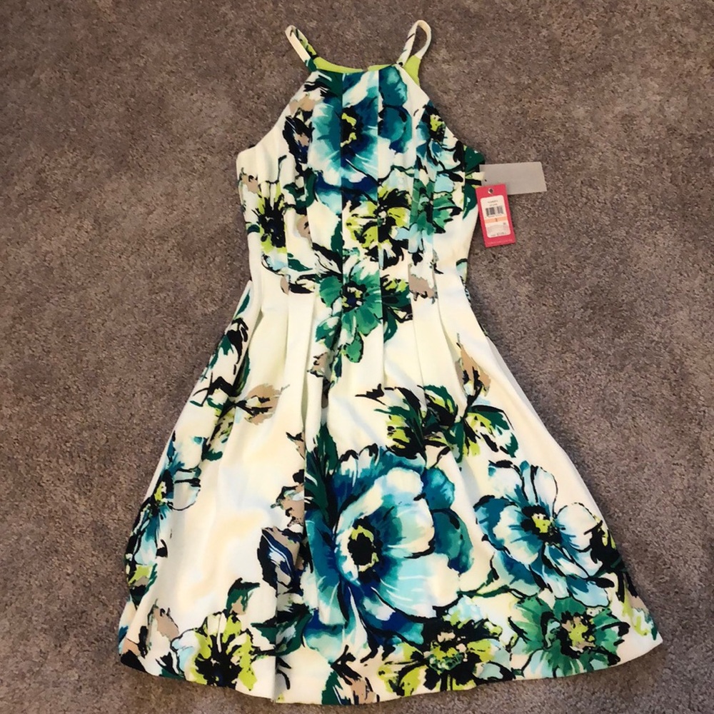 Gorgeous dress for weddings or other events.